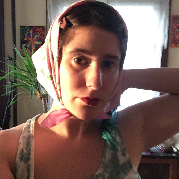 Meet your Posher, Danielle - Picture 3 of 3